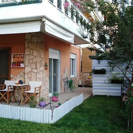아파트 The House At The Pines *
